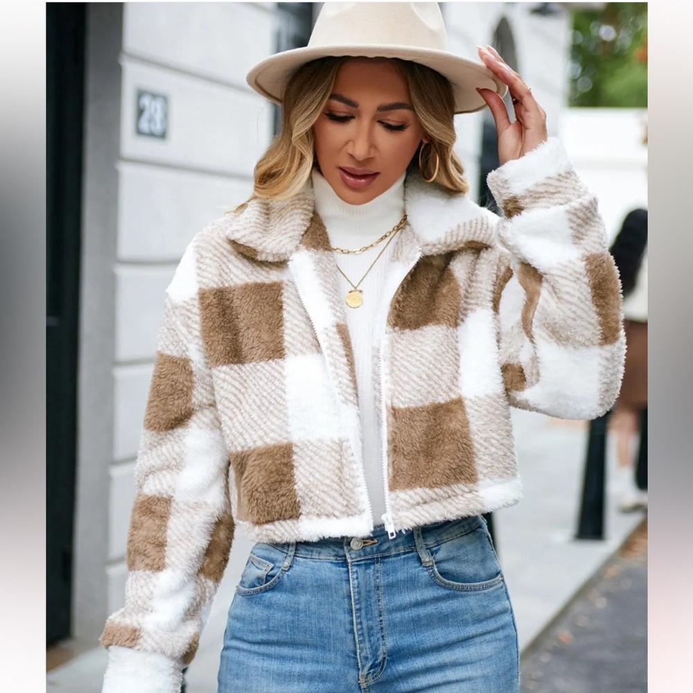 Women’s Drop Shoulder Crop Plush Coat Size M
